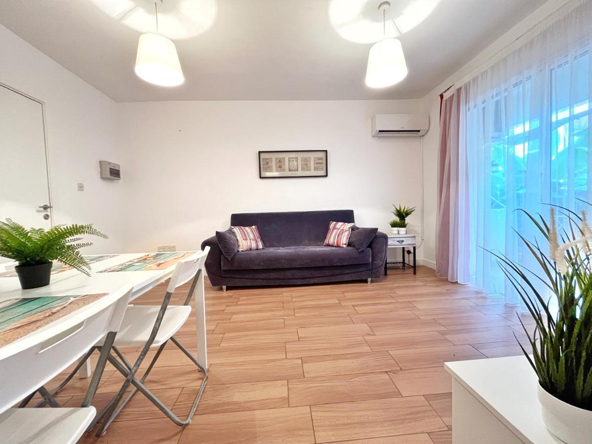 Central 2 Bedroom Apt Terrace And Pool Ajía Nápa Kültér fotó