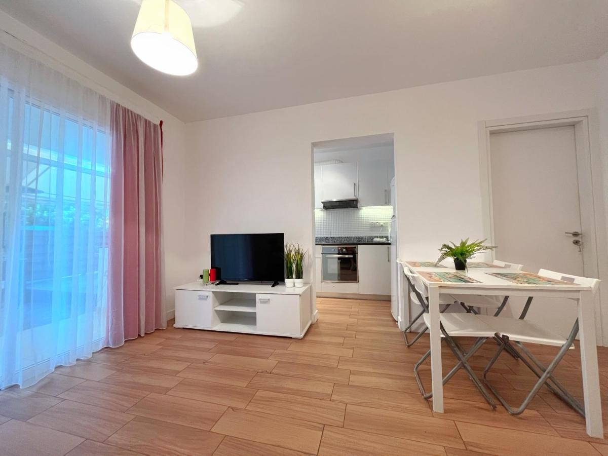 Central 2 Bedroom Apt Terrace And Pool Ajía Nápa Kültér fotó