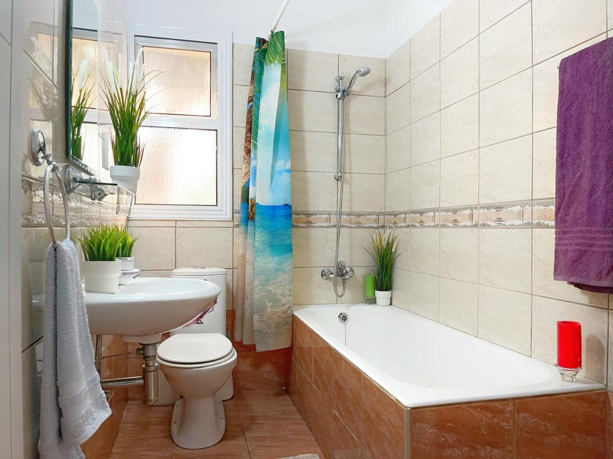 Central 2 Bedroom Apt Terrace And Pool Ajía Nápa Kültér fotó